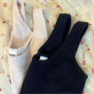 Sherpa Tanks VS PINK